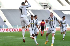  德甲揭幕战上演进球大战创纪录  