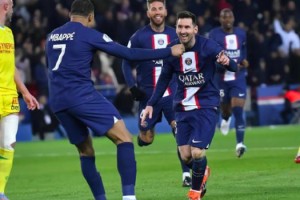  尼斯任意球大师当选月度最佳  